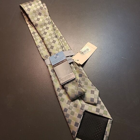 Geoffrey Beene Green Gray White Mens Necktie Tie 3.25”x 58” 100% Silk NEW NWT - Picture 4 of 6